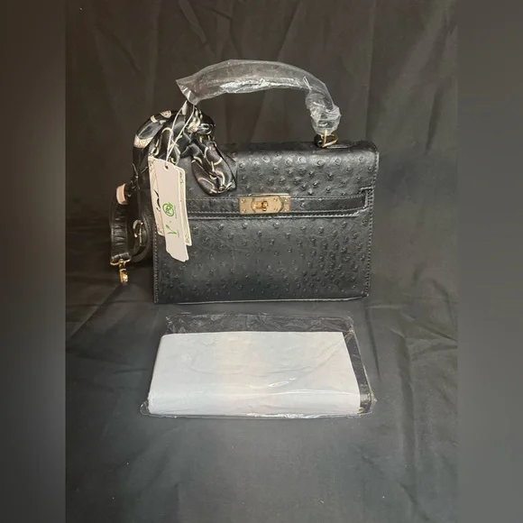 Elegant Black Handbag - Picture 1 of 6